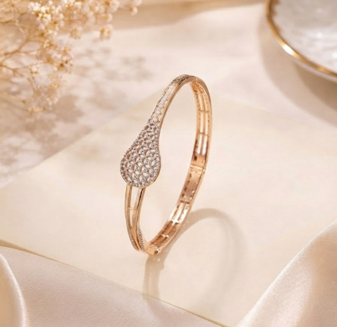 Pavé teardrop design in rose gold
